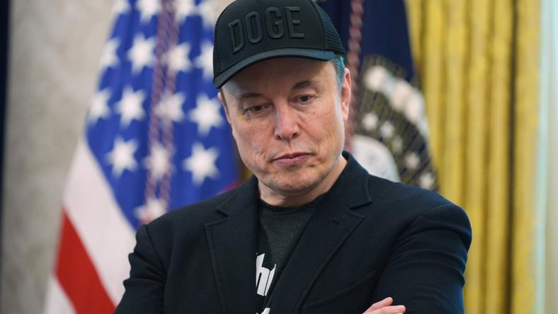 与特朗普决裂前,马斯克7000亿估值卖老股